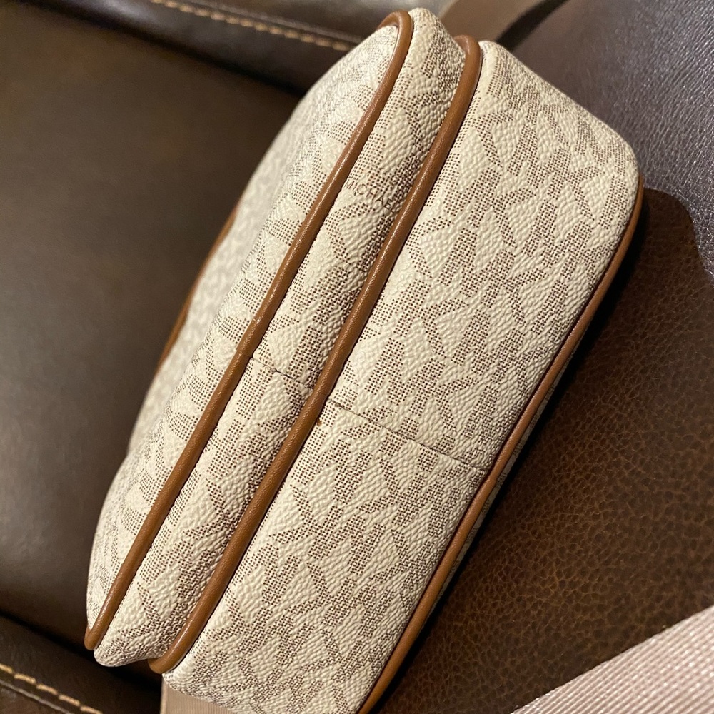 Vanilla Monogrammed MK with wallet